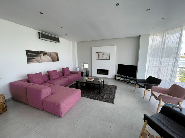 Image No.18-5 Bed Property for sale
