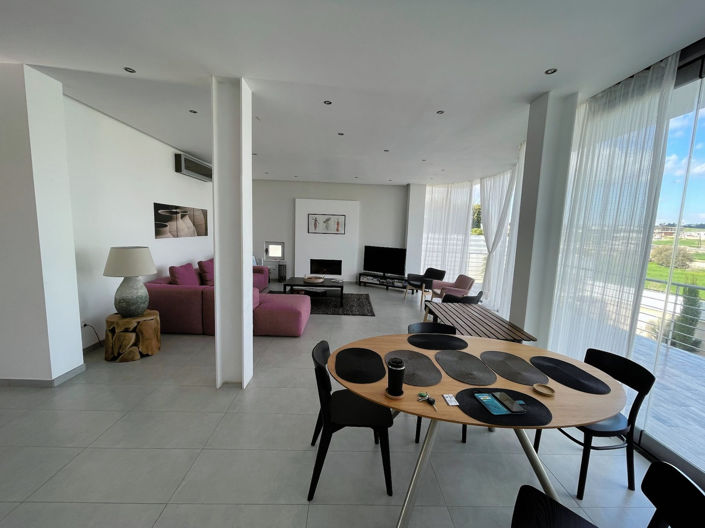Image No.19-5 Bed Property for sale