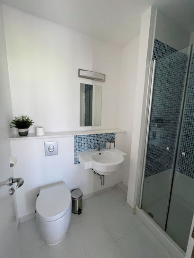 Image No.25-5 Bed Property for sale