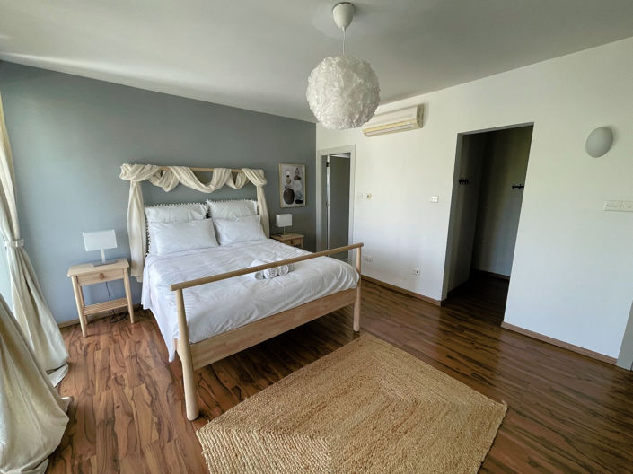 Image No.26-5 Bed Property for sale