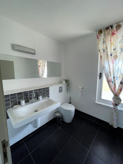 Image No.32-5 Bed Property for sale