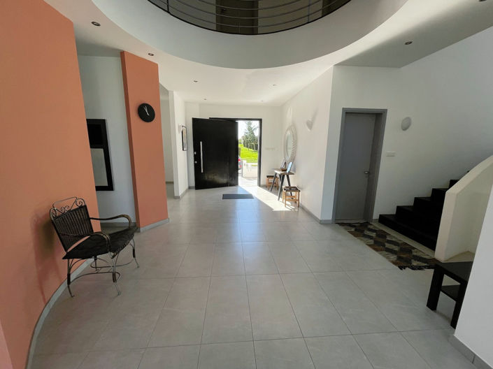 Image No.40-5 Bed Property for sale