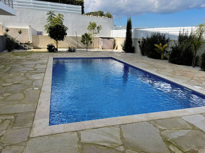 Image No.8-5 Bed Property for sale