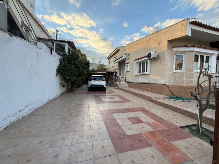 Image No.3-Propriété de 5 chambres à vendre à Larnaca