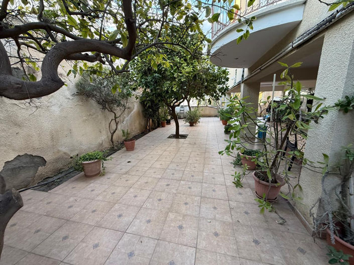 Image No.5-Propriété de 5 chambres à vendre à Larnaca