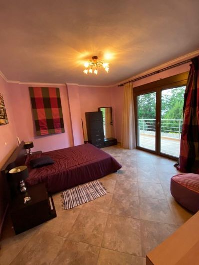 Image No.24-7 Bed House for sale