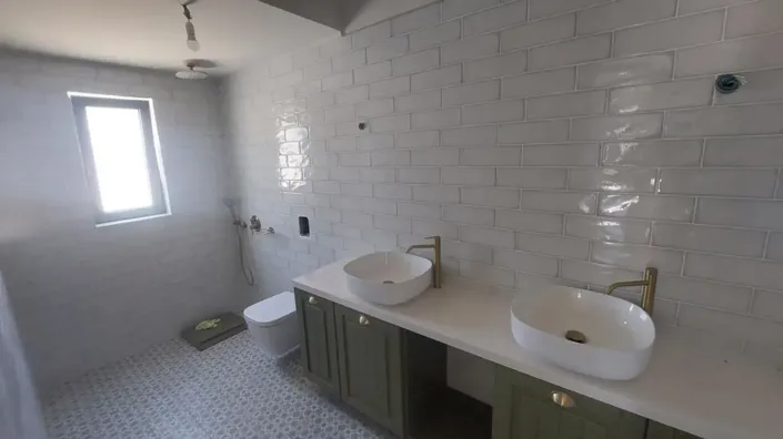 Image No.10-5 Bed House for sale