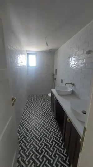 Image No.12-5 Bed House for sale