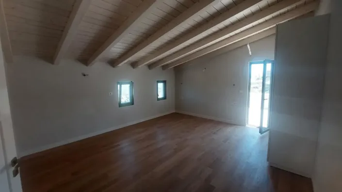 Image No.4-5 Bed House for sale