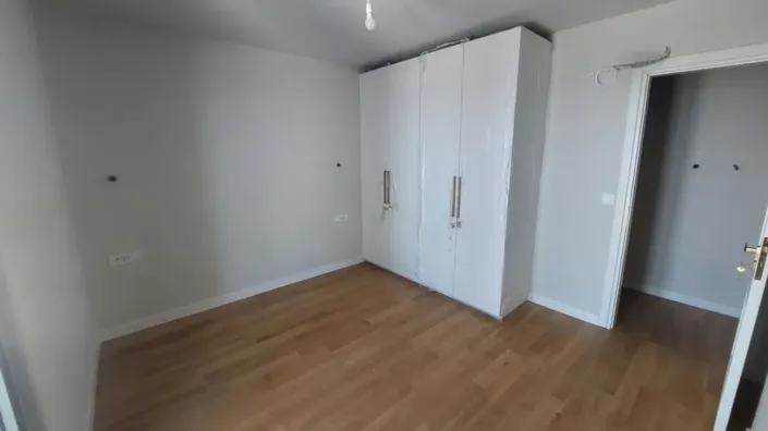 Image No.6-5 Bed House for sale