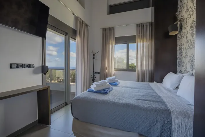 Image No.24-7 Bed House for sale
