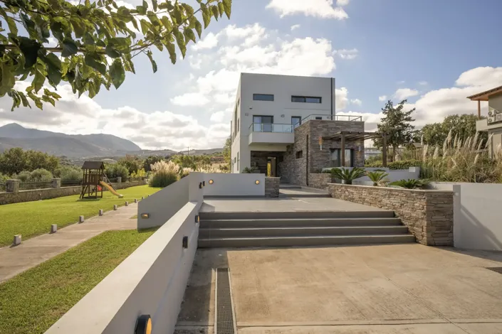 Image No.43-7 Bed House for sale