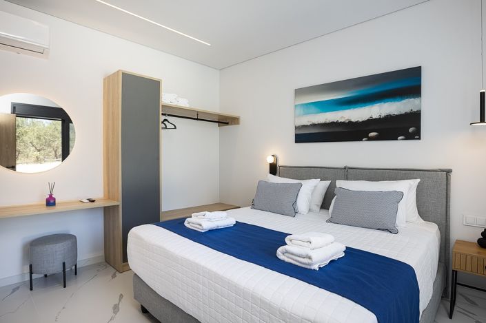 Image No.28-5 Bed House for sale