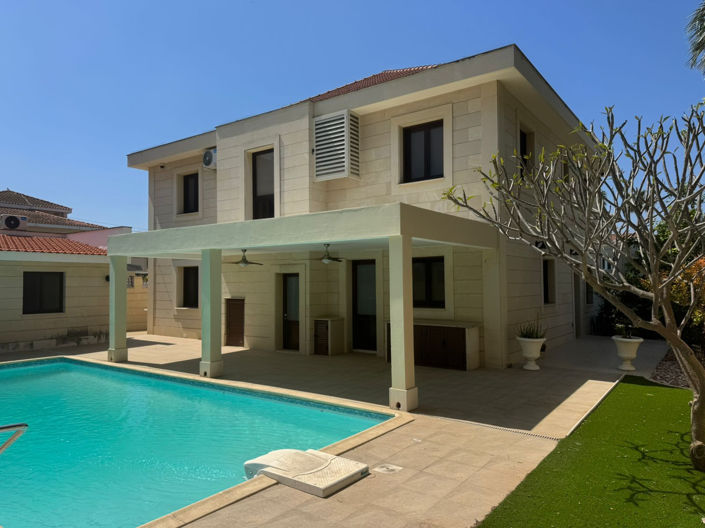 Image No.16-5 Bed Property for sale
