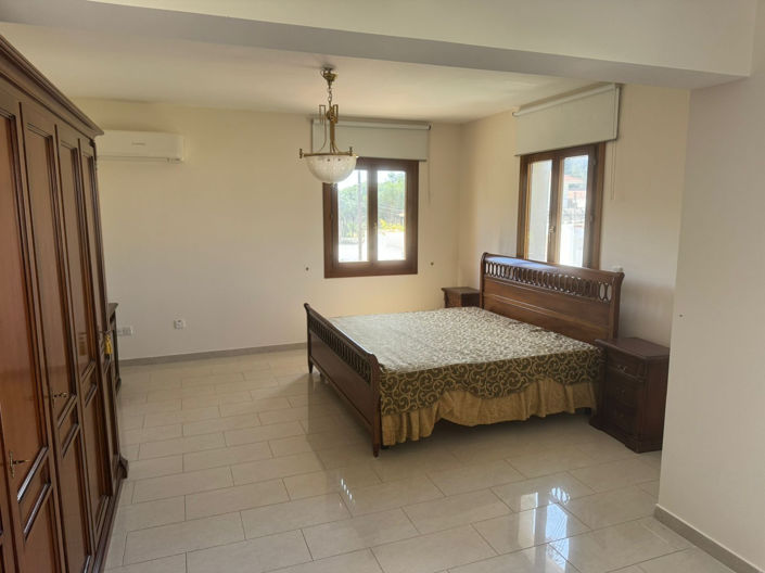 Image No.17-5 Bed Property for sale