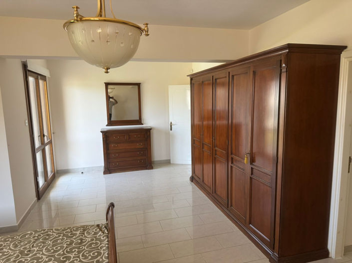 Image No.18-5 Bed Property for sale