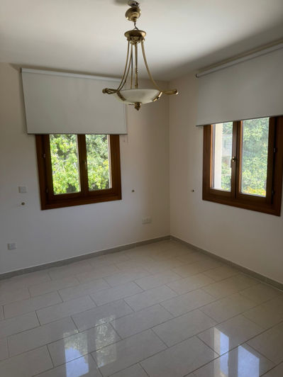 Image No.27-5 Bed Property for sale