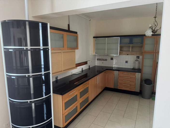 Image No.30-5 Bed Property for sale