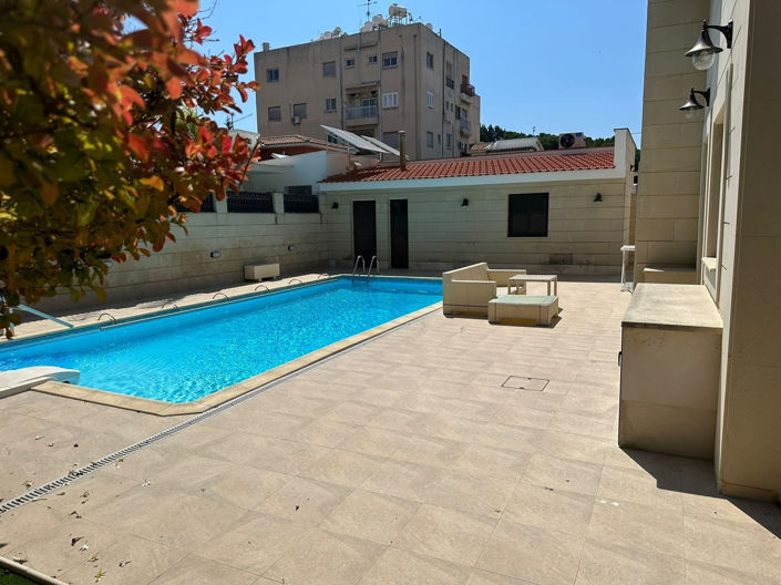 Image No.5-5 Bed Property for sale