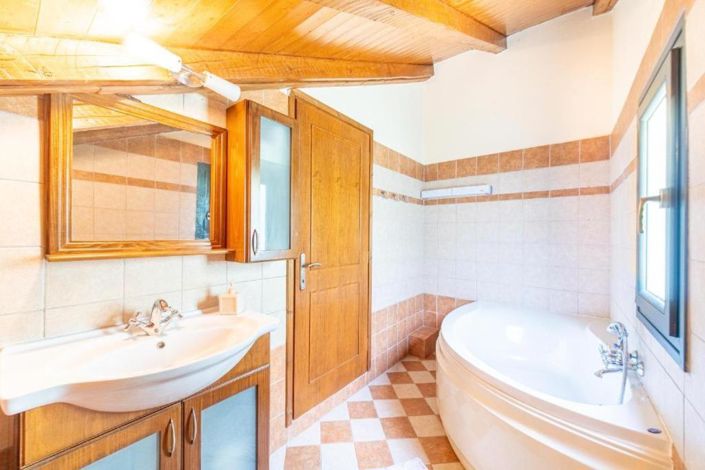 Image No.15-4 Bed House for sale