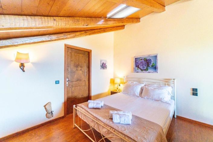 Image No.16-4 Bed House for sale
