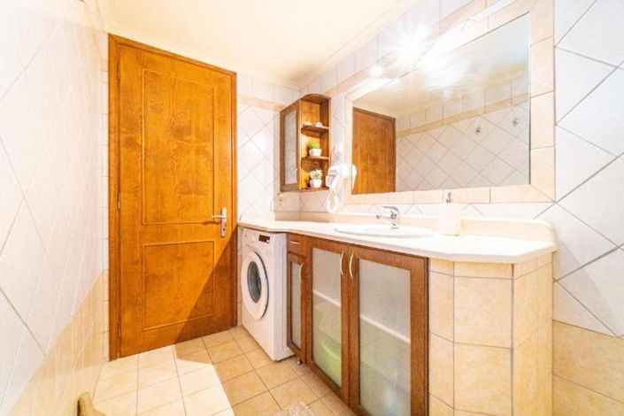 Image No.17-4 Bed House for sale