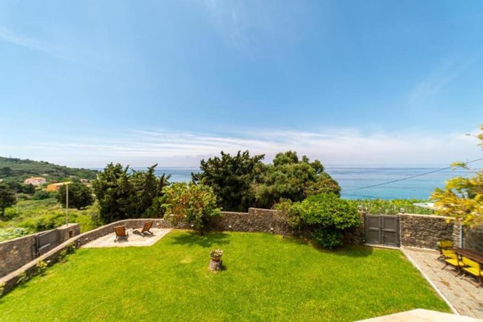 Image No.2-4 Bed House for sale