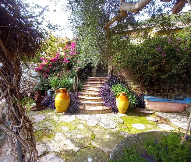 Image No.10-4 Bed House for sale