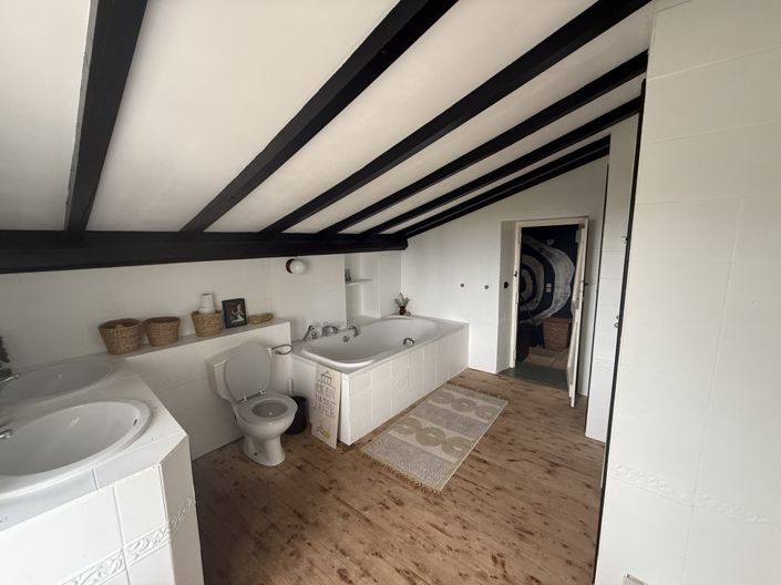 Image No.8-2 Bed House for sale