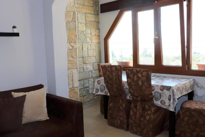 Image No.20-9 Bed Property for sale