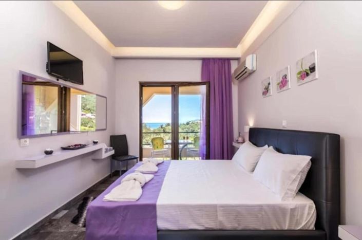 Image No.25-9 Bed Property for sale