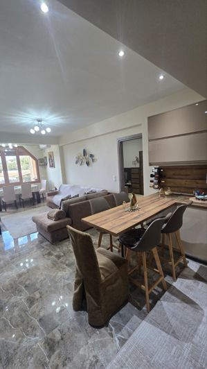 Image No.32-9 Bed Property for sale