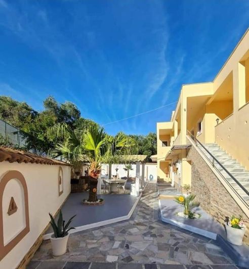 Image No.8-9 Bed Property for sale