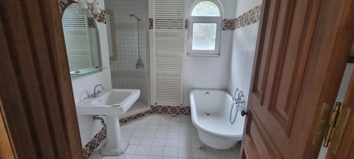 Image No.26-12 Bed House for sale