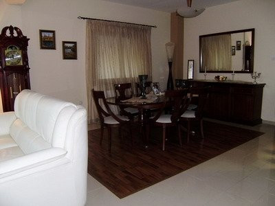 Image No.4-4 Bed Property for sale