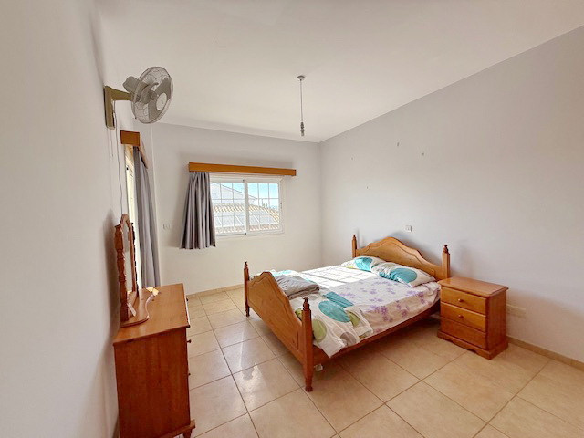 Image No.11-6 Bed Property for sale