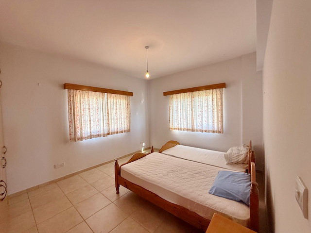 Image No.14-6 Bed Property for sale