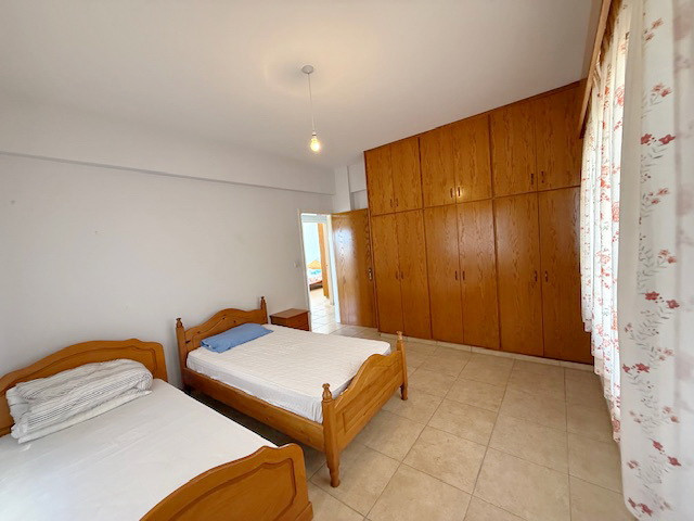 Image No.15-6 Bed Property for sale
