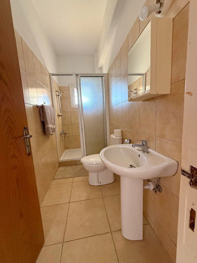 Image No.16-6 Bed Property for sale