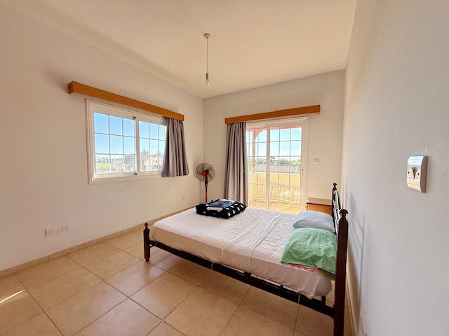 Image No.17-6 Bed Property for sale