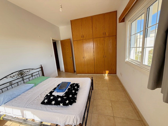 Image No.18-6 Bed Property for sale
