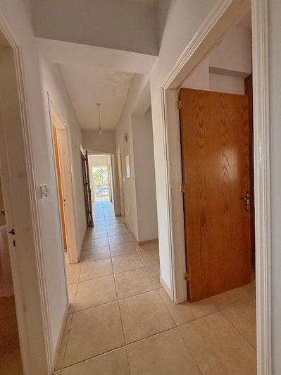 Image No.19-6 Bed Property for sale