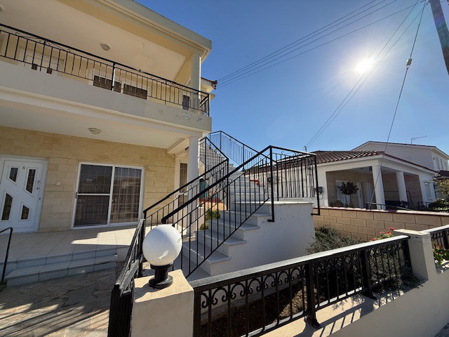 Image No.20-6 Bed Property for sale