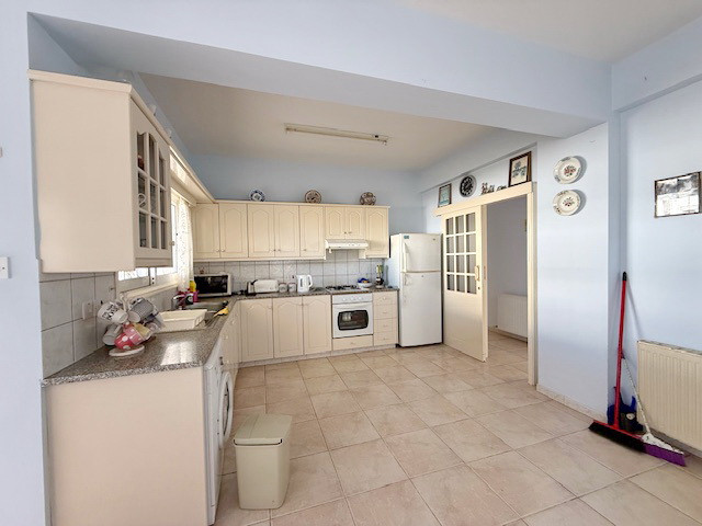 Image No.23-6 Bed Property for sale