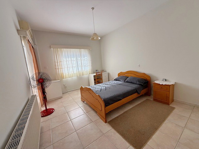 Image No.26-6 Bed Property for sale