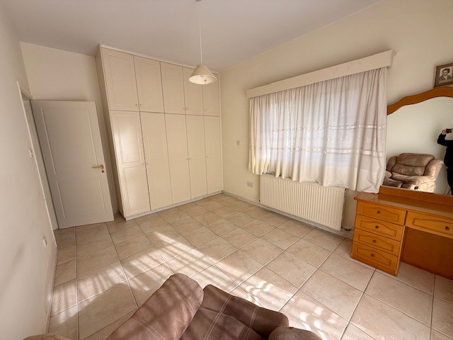 Image No.30-6 Bed Property for sale