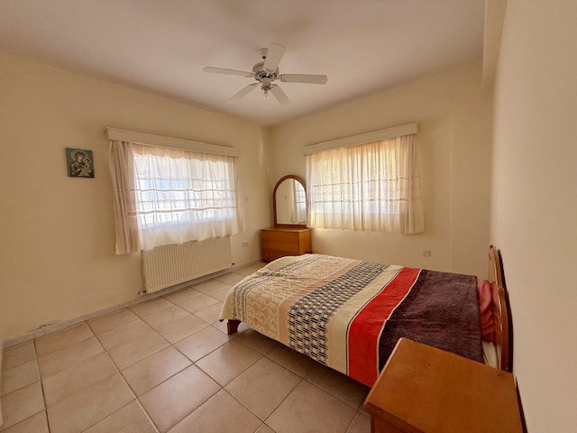 Image No.32-6 Bed Property for sale