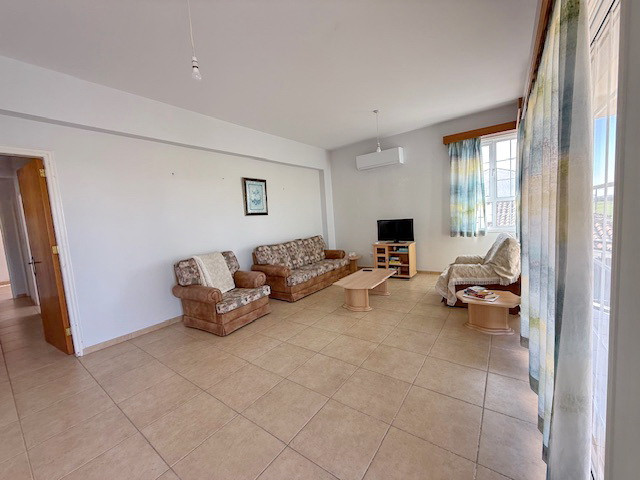 Image No.5-6 Bed Property for sale