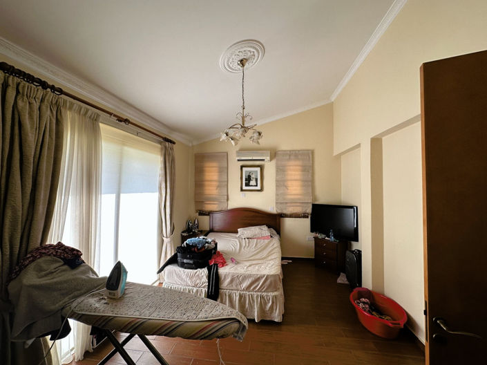Image No.17-4 Bed Property for sale