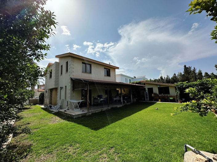 Image No.32-4 Bed Property for sale